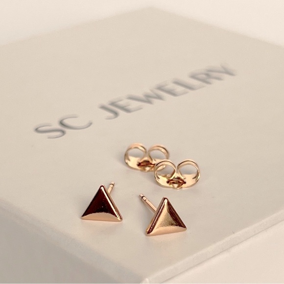 Triangle Stud Earrings 18k Gold Plated - Picture 6 of 12